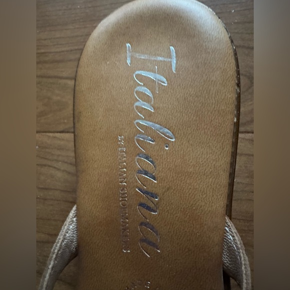 ITALIANA by Italian Shoemakers Tan Leather w/ Flowers Sandal Flip Flop Sheila 8M - Picture 5 of 8
